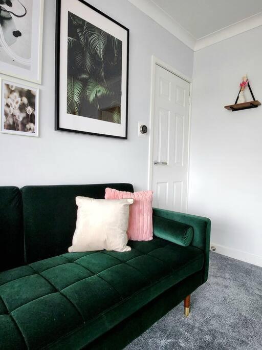 Quirky, Family Home In Glasgow Cardonald Exterior foto