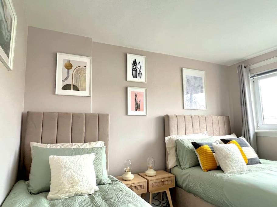Quirky, Family Home In Glasgow Cardonald Exterior foto