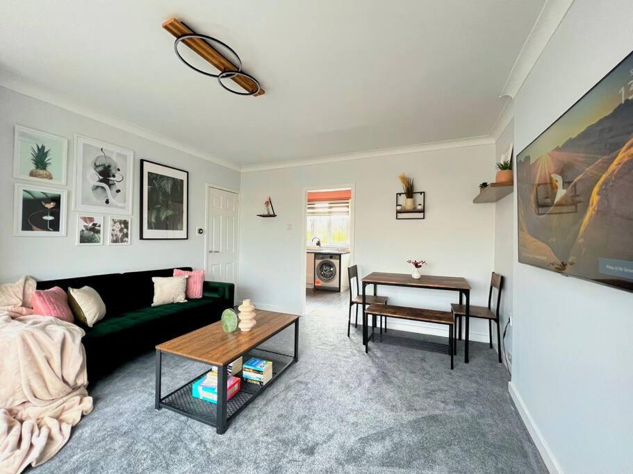 Quirky, Family Home In Glasgow Cardonald Exterior foto