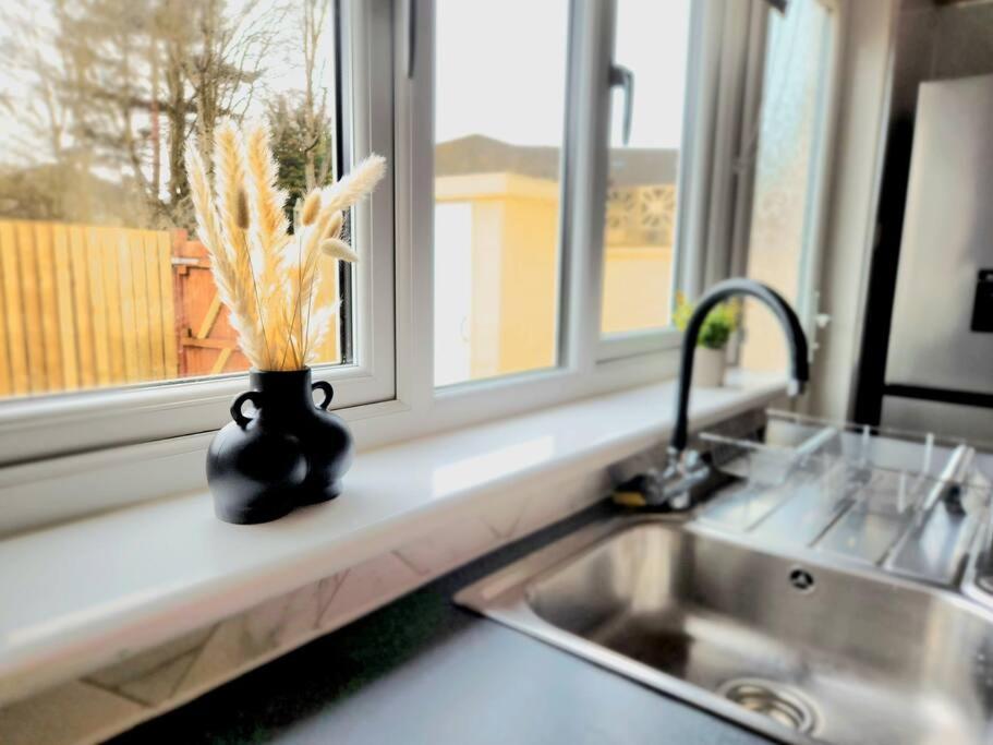 Quirky, Family Home In Glasgow Cardonald Exterior foto