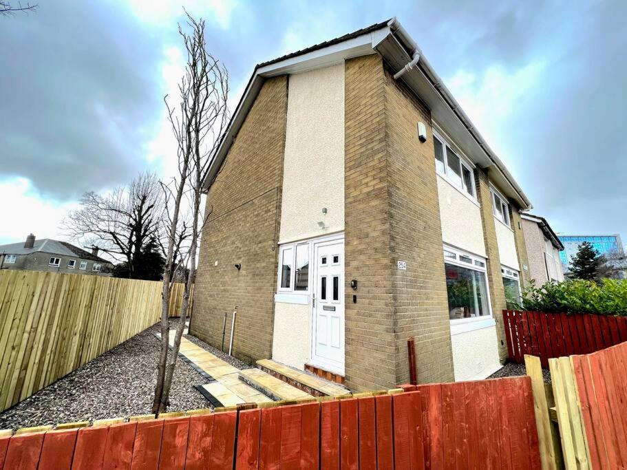 Quirky, Family Home In Glasgow Cardonald Exterior foto