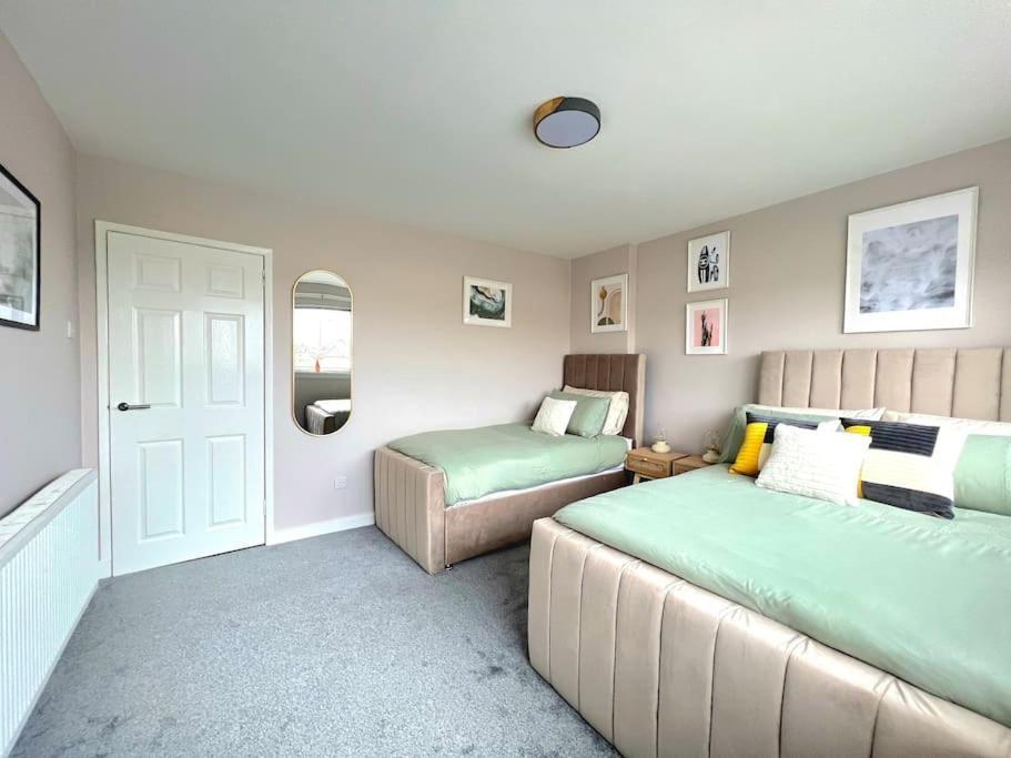 Quirky, Family Home In Glasgow Cardonald Exterior foto