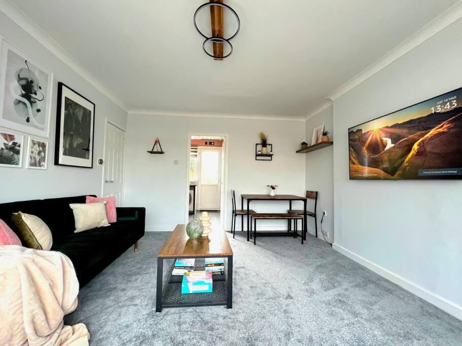 Quirky, Family Home In Glasgow Cardonald Exterior foto