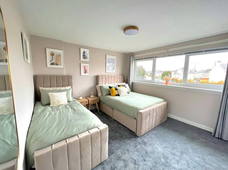 Quirky, Family Home In Glasgow Cardonald Exterior foto