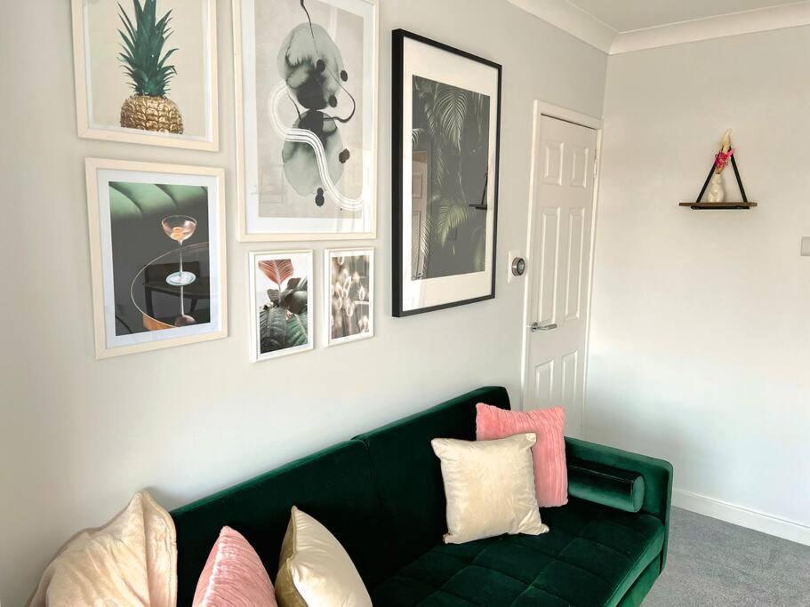 Quirky, Family Home In Glasgow Cardonald Exterior foto
